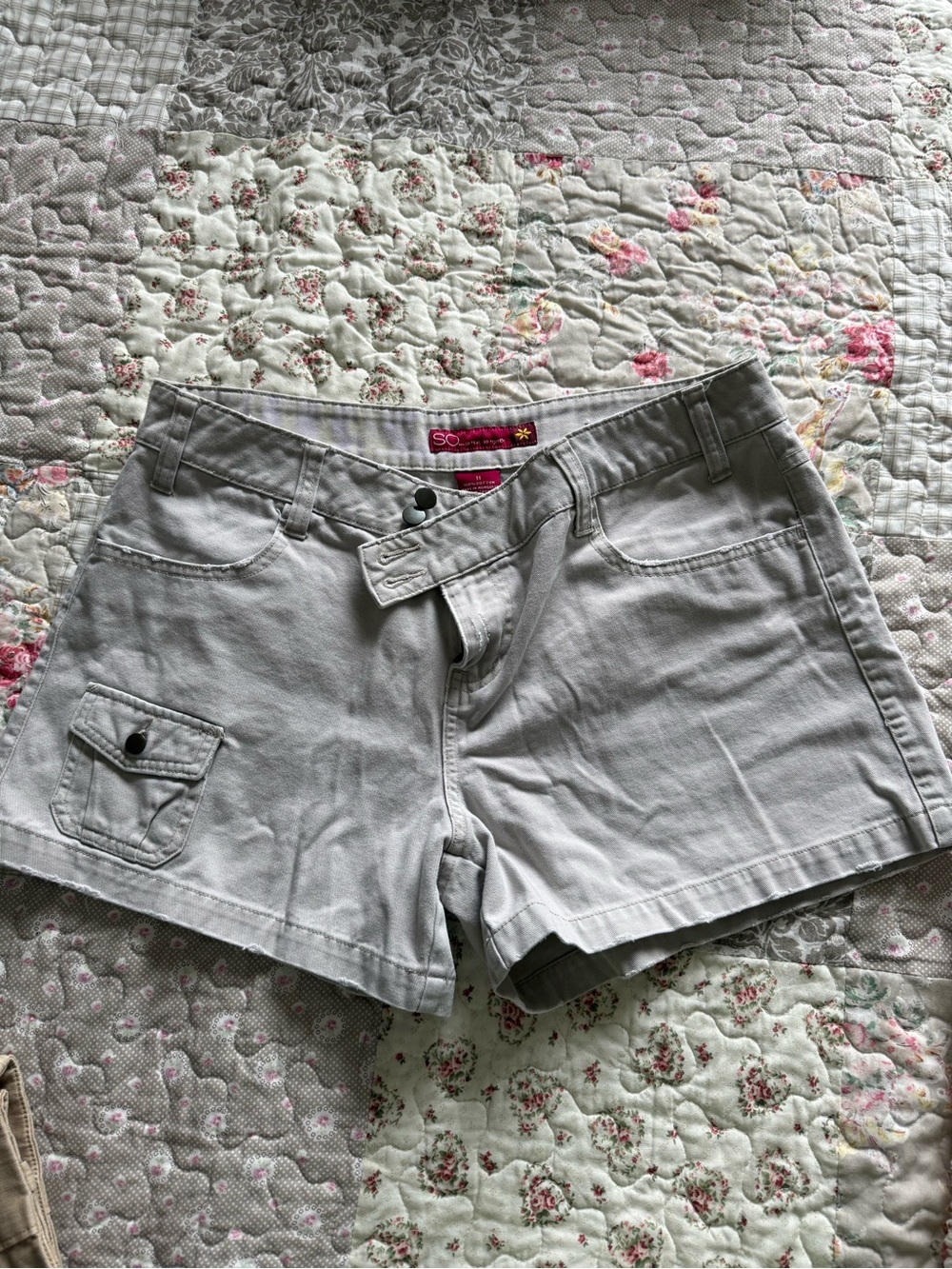 SO Light khaki Women's Cargo Shorts with Front Pocket